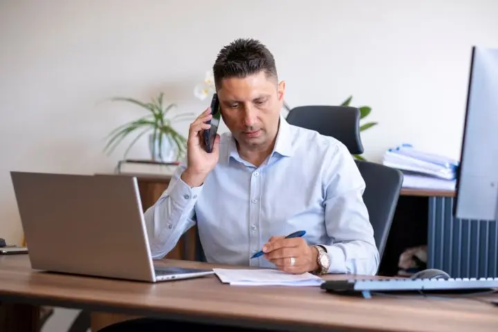 Mau Interview by Phone? Simak Daftar Pertanyaan yang Sering Diajukan