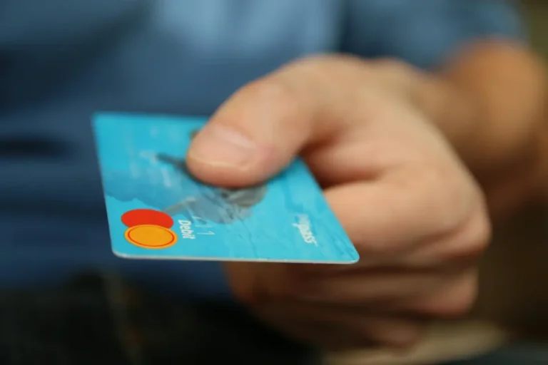 Membahas Profesi Pegawai Bank, dari Teller Hingga Manajer