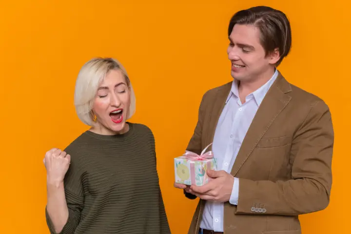 Mempertahankan Karyawan dengan Bonus Retensi, Apakah Efektif?