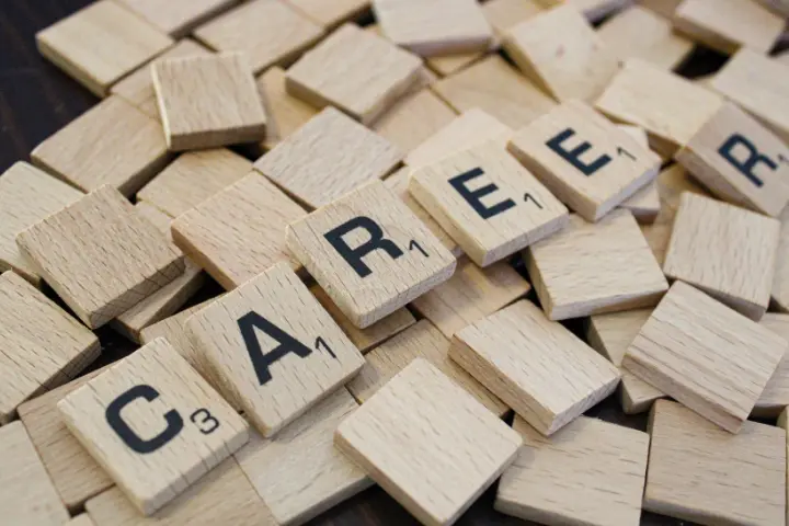 Mengenal Career Growth dan Perbedaannya dengan Career Development