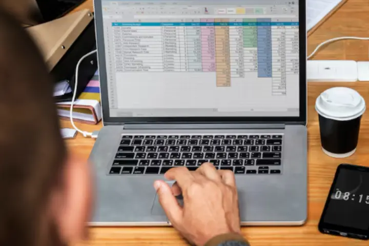 Mengenal Fitur Retroactive dalam Software Payroll LinovHR