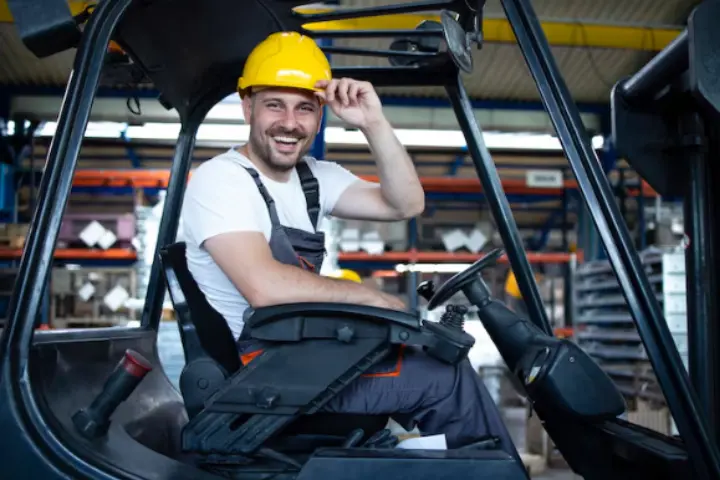 Mengenal Operator Forklift dari Tugas Hingga Gaji