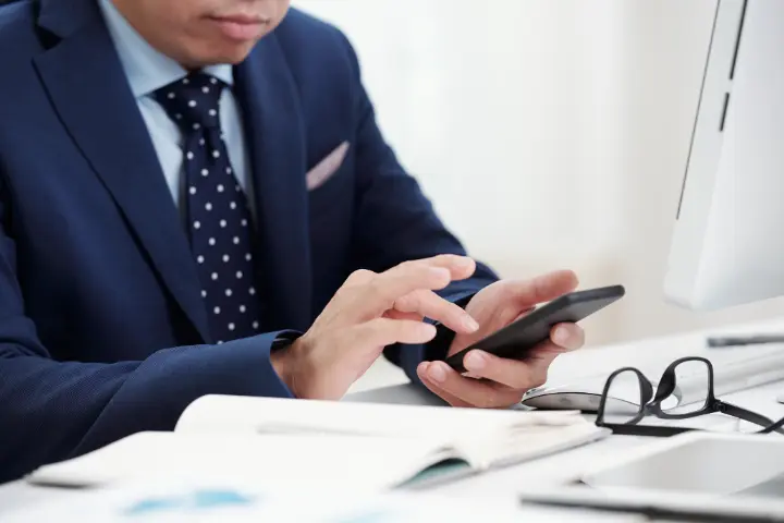 Mobile App HRIS LinovHR: Satu Aplikasi untuk Semua Urusan HR