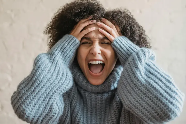 Mood Swing: Pengertian, 7 Penyebab dan Cara Mengatasinya