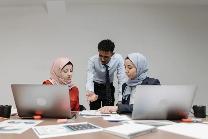 Orientasi Adalah Pengertian, Tujuan, dan Manfaatnya