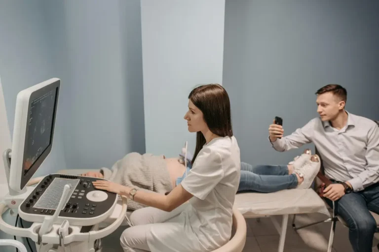 Paternity Leave: Pengertian dan Manfaatnya untuk Karyawan Serta Perusahaan