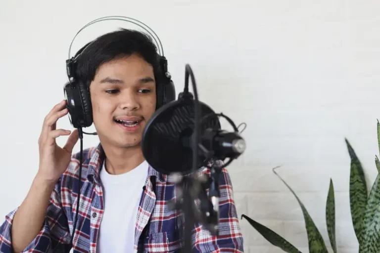 Kenali Pekerjaan Voice Over Beserta Nominal Gajinya