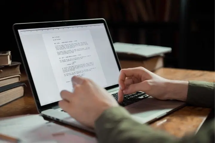 Mengenal Karir Scriptwriter dan Kisaran Gajinya