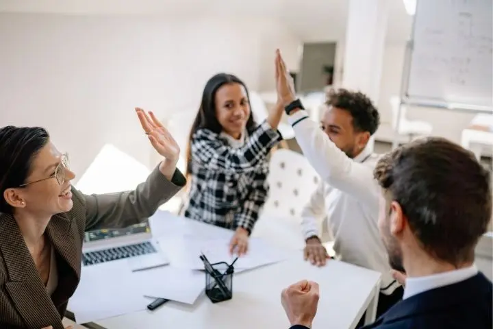 Sense of Belonging Pengertian, Contoh, hingga Cara Membangunnya