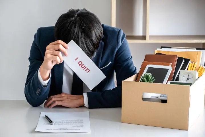 Tidak Betah Kerja Padahal Baru Sebulan? Resign atau Bertahan?