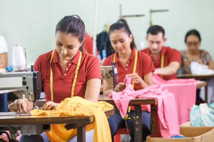 Wajib Tahu! Kisaran Gaji Pabrik Garmen Terbaru