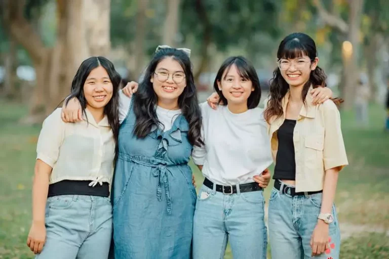 Generasi Z (Gen Z): Pengertian, Karakteristik dan Perbedaan dengan Millenial