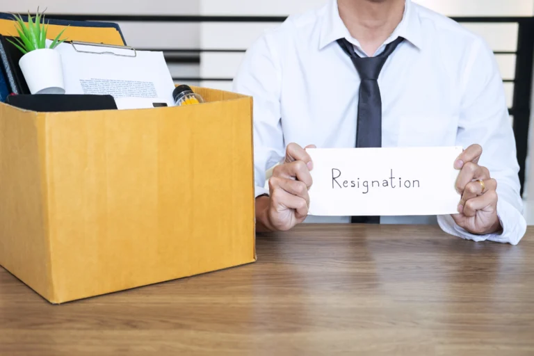 Apakah Karyawan Diperbolehkan Resign Tanpa Pemberitahuan?