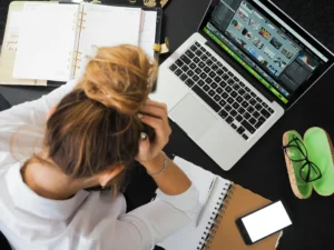 Tanda-Tanda Karyawan Sedang Jalani Double Job