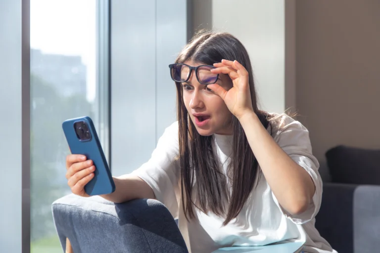 FOMO (Fear of Missing Out): Arti, Ciri, dan Cara Mengatasinya